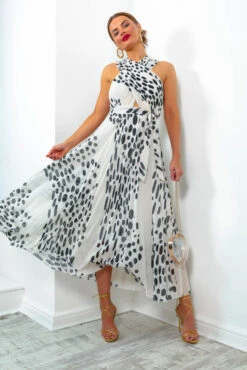 Artemis - White Spot Pleated Maxi Dress 13 Artemis - White Spot Pleated Maxi Dress -Deals Modashka Store Artemis WhiteSpotPleatedMaxiDress3