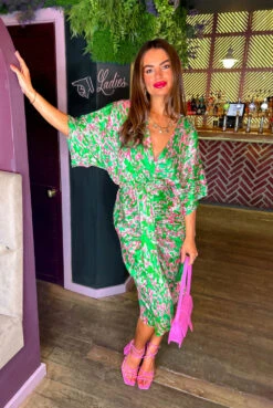 Finders Keepers - Green Pink Printed Midi Dress -Deals Modashka Store Finders Keepers Green Pink Printed Midi Dress c2bd79ff fa6a 4bbb a437 a2f9bd38ca53