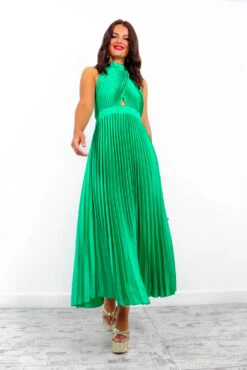 Stolen Moment - Green Halter Neck Pleated Maxi Dress -Deals Modashka Store StolenMoment GreenHalterNeckPleatedMaxiDress 6